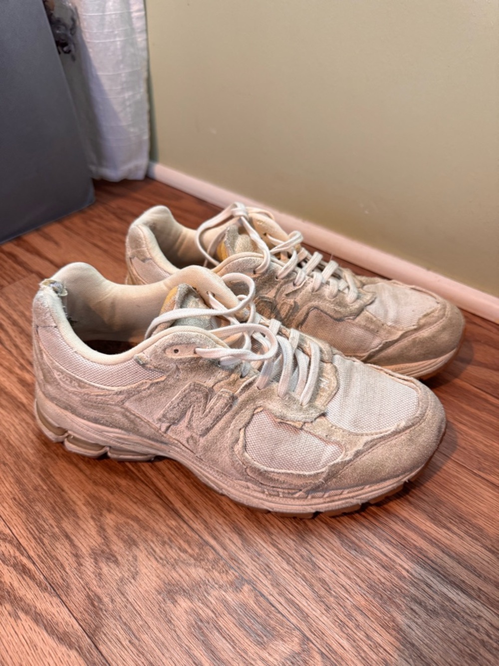 New Balance Distressed 2002R